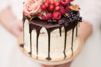 08 a dreamy fall wedding cake with chocolate drip, fresh berries, a pink rose and a pink candied pear is amazing and mouth-watering