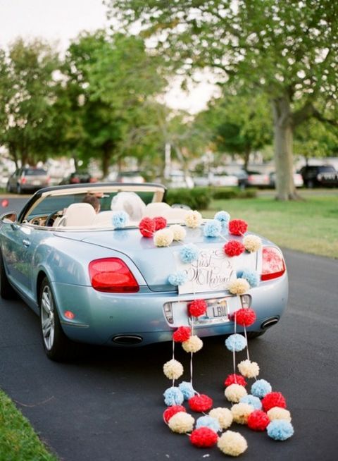 attach oversized colorful pompoms to your car and leave with fun, without any annoying sounds and with a touch of color