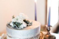 a cute one-tier wedding cake