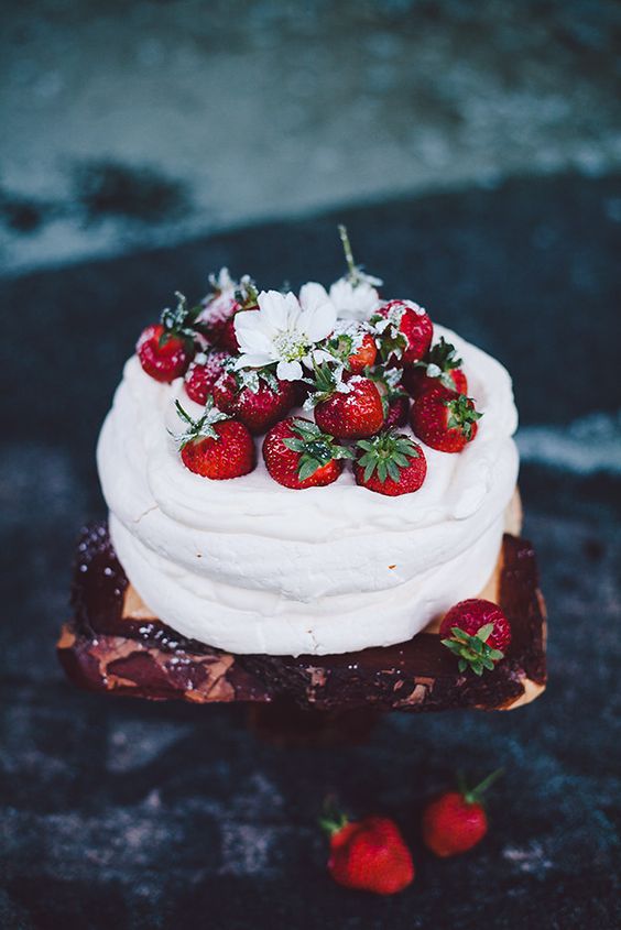 a pavlova wedding cake with strawberries and white blooms and sugar on top is a fantastic idea for a summer wedding
