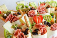 pretty and delicious grazing cups of cardboard, with fresh fruit and nuts, salami and cheese are perfect for any wedding