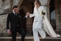 a modern bridal pantsuit with an oversized blazer and wide pants, a long veil are a lovely combo for  amodern wedding
