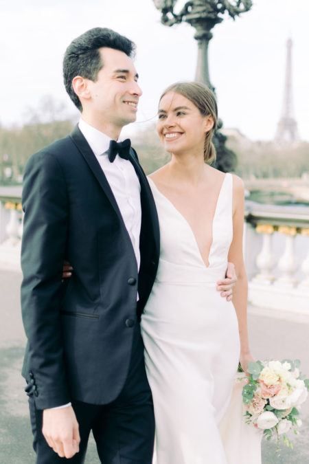 an ultra modern plain A line wedding dress with a covered plunging neckline, no sleeves is a lovely and chic idea for a modern wedding