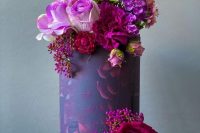 05 a jaw-dropping deep purple wedding cake with peainted florals, hot pink, blush and fuchsia blooms on top for a fall wedding