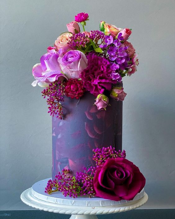 a jaw-dropping deep purple wedding cake with peainted florals, hot pink, blush and fuchsia blooms on top for a fall wedding