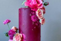 10 a fantastic fuchsia wedding cake with touches of sparkles, hot pink and blush blooms and a textural edge looks amazing