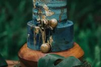 12 a beautiful blue textural wedding cake with an ombre effect, gold leaf and gold macarons is a stylish idea for a tropical wedding