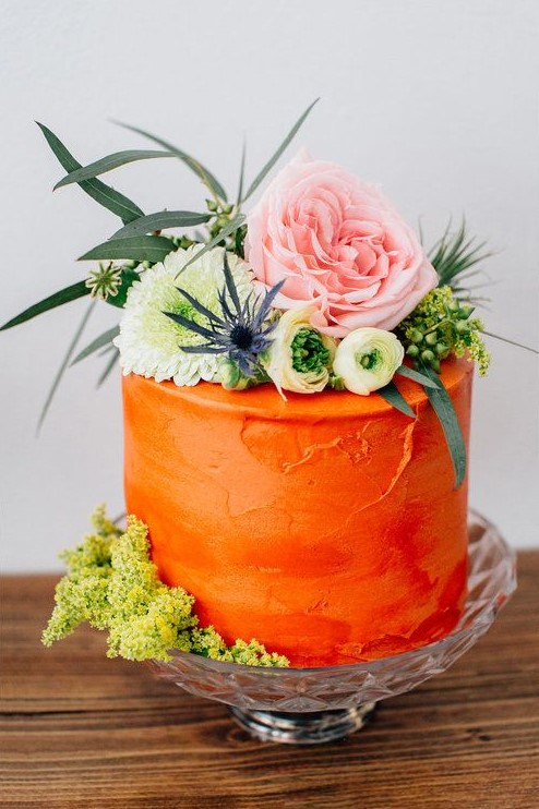a textural orange wedding cake with fresh blooms, thistles and greenery is a lovely and bold idea for colorful wedding