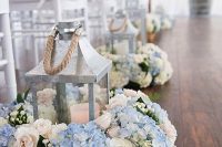 22 adorable vintage coastal wedding aisle decor with metal lanterns with rope and white, blue and blush hydrangeas around