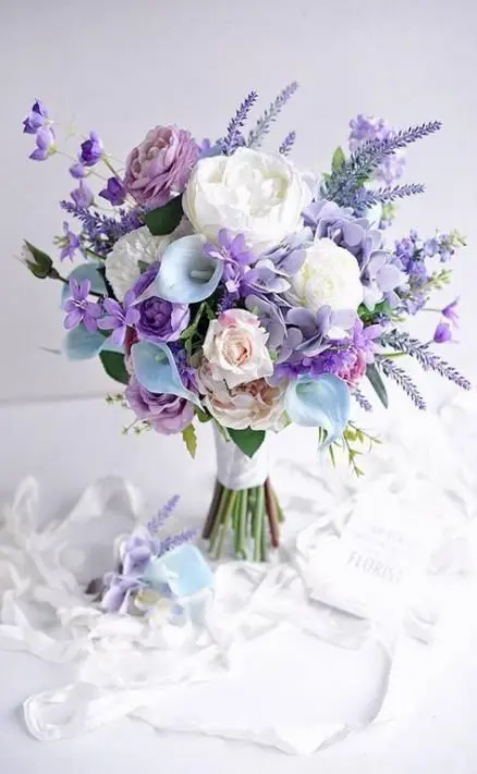 a lovely pastel wedding bouquet
