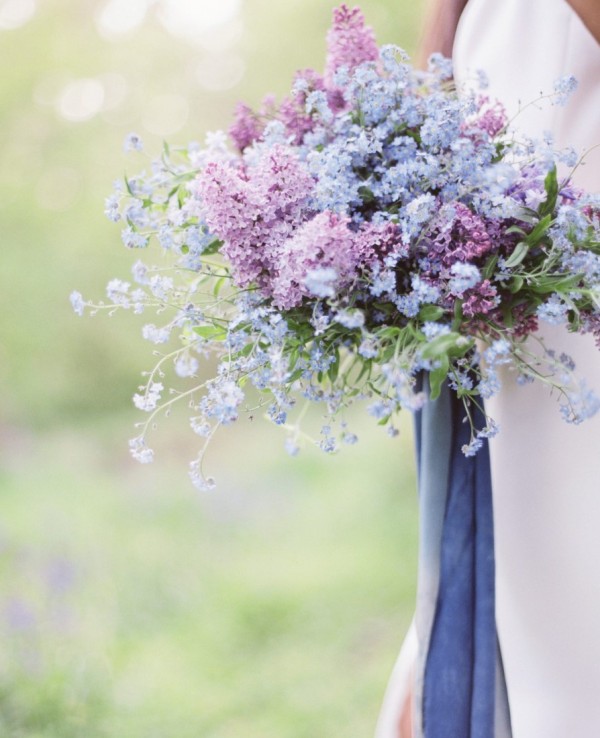 a jaw dropping wedding bouquet composed of lilac and forget me not is a lovely idea for a spring bride, very tender and very chic