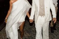 a cool minimalist groom’s look with a creamy pantsuit, a grey t-shirt and beige boots is a fresh solution for a white wedding