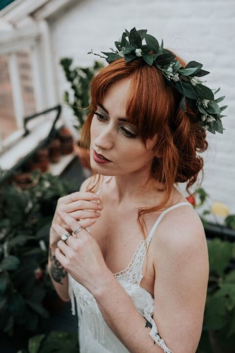 a fabulous foliage bridal crown with berries and blooms is a fabulous idea for a boho bride, it looks cool and chic