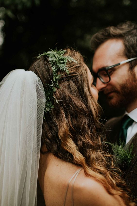 a fern bridal crown paired with a long veil is an amazing idea for a woodland or camping wedding, it will help you embrace the location