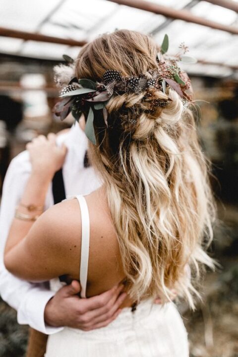 a gorgeous boho foliage crown with feathers is a great idea for a boho wedding in any season