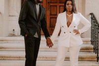 a minimalist groom outfit with a black pantsuit, a grey turtleneck and black loafers is a stylish idea for a minimalist fall or winter wedding