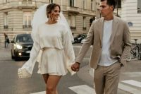 a modern groom’s outfit wiht a beige pantsuit, a white t-shirt, white sneakers is a cool idea for a neutral wedding