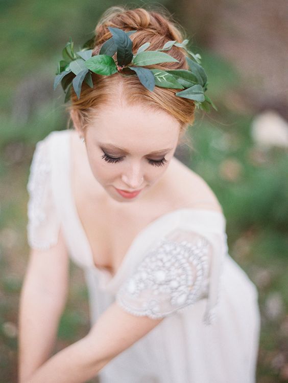 a touch of nature to the elegant ballerina-inspired bridal look, with a bold leafy crown is a lovely idea