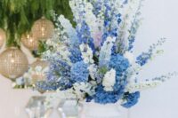 20 a bold floral arrangement of blush, blue and white delphinium in a large white vase is a fantastic idea for a coastal bride