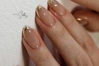 06 nude wedding nails with shiny metallic gold tips look very chic, beautiful and glam and make your look wow
