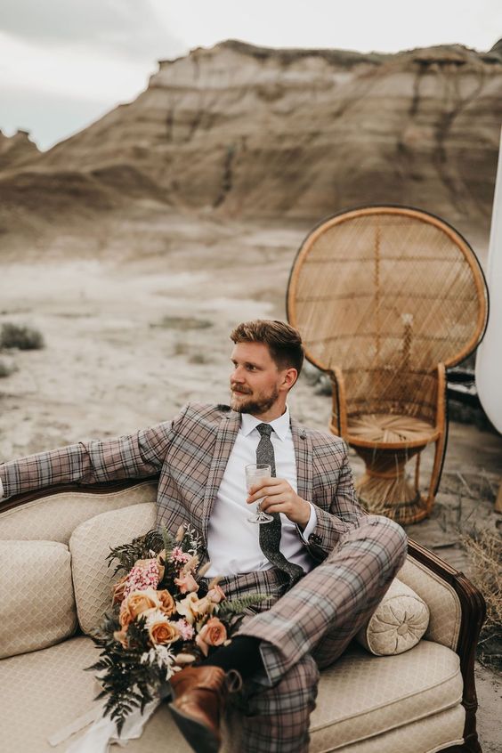 a grey and beige plaid pantsuit, a white shirt, a grey tie are a great combo for a super modern groom's look with a touch of color