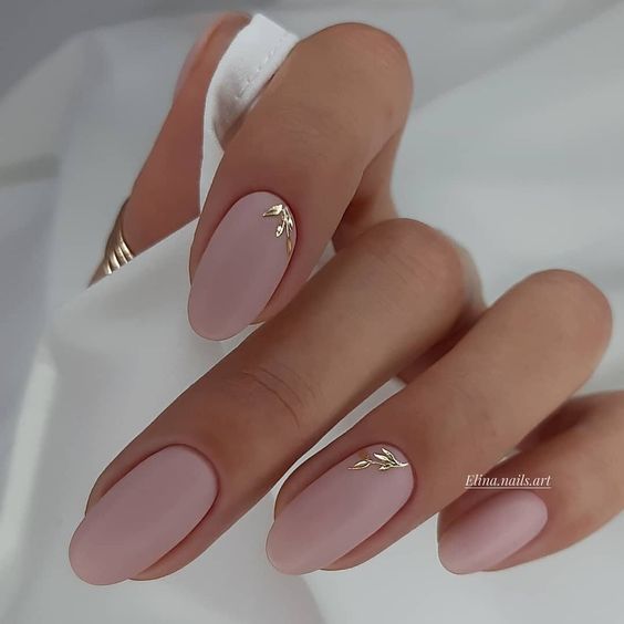 matte dusty pink nails with gold leaf touches are amazing for a chic and beautiful bridal look in spring or summer