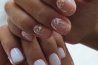 17 white and nude nails, botanical patterns and gold foil make the nail look chic and very feminine