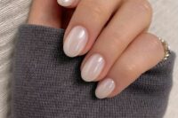 33 delicate pearly nails are amazing for a chic and glam bridal look, they look subtle and very girlish