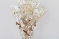 04 clear lollipops with edible beads and pearls are amazing for a wedding, they look nice and chic