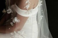 07 a refined modern wedding dress and a cathedral veil with pearls and white fabric beads are a beautiful idea for a modern refined bride