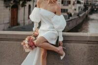 14 a sexy 90s inspired mini wedding dress with puff sleeves and a long train, nude shoes and a necklace for a super hot look