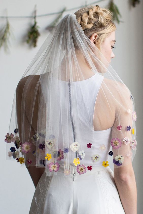 a delicate veil accented with bold fresh and dried blooms will be a gorgeous detail for a boho wedding
