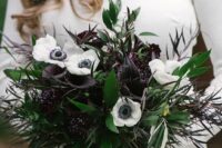 28 a stylish NYE wedding bouquet of white anemones and deep purple callas, dark leaves and greenery is a bold idea
