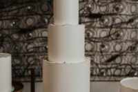 a neutral minimalist wedding cake with a rough edge and no other detailing is a perfect solution for a minimalist wedding