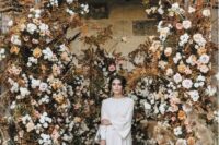 35 a jaw-dropping wedding installation with dried herbs and white and blush blooms for a beautiful fall wedding