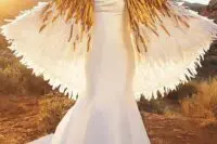 14 a jaw-dropping gold and white bridal capelet is a gorgeous and bold accessory for a wedding look, it can be paired with a minimal or glam dress
