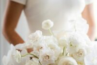 21 a stylish white wedding bouquet of ranunculus and roses is a lovely idea for any all-white wedding
