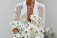 26 a modern white wedding bouquet with no greenery will match a modern or minimalist bridal look