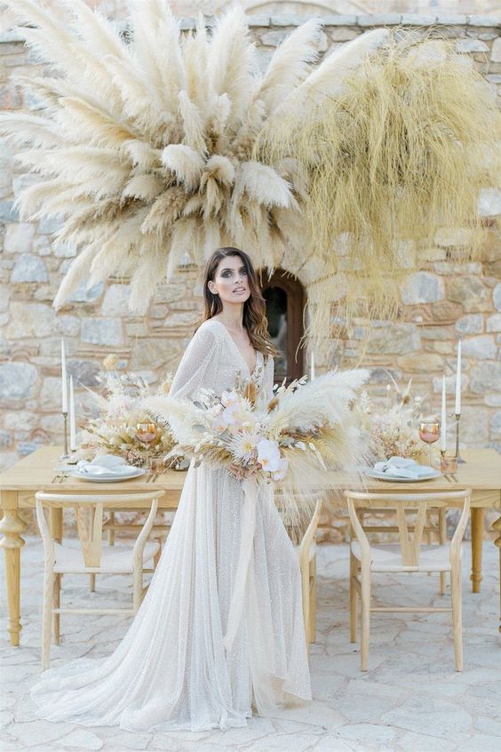 a catchy oversized dried grass cloud over the table is a lovely neutral wedding decor idea that will bring a wow factor