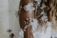 a floral veil with pearls all over is a very feminine and beautiful idea to complete a plain wedding dress