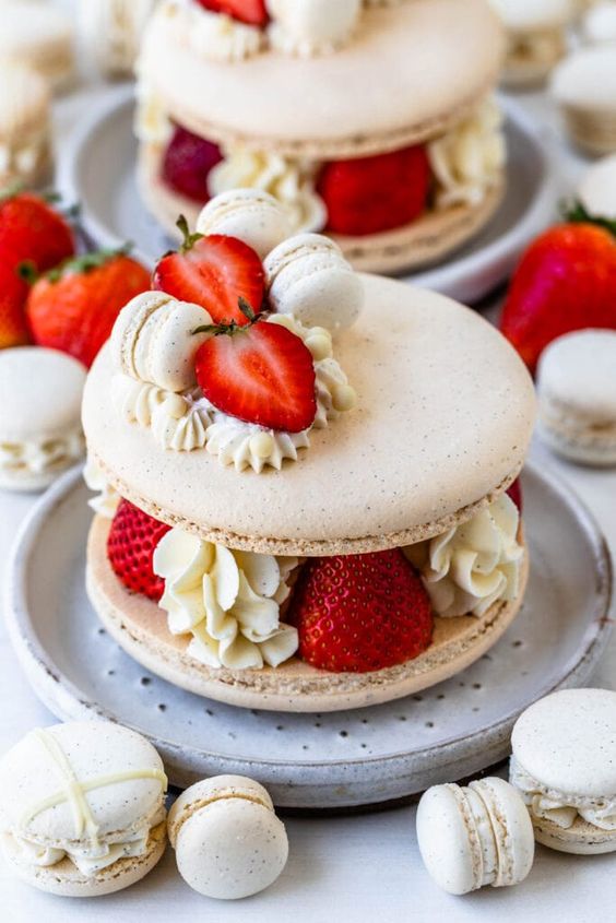 a macaron cake with vanilla cream and macarons, fresh berries inside and on top is a gorgeous idea for a wedding