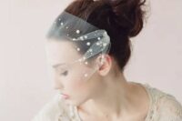 a mini veil with oversized pearls is a refined and modern accessory for a romantic bride