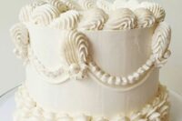 a neutral lambeth wedding cake with matching detailing and pearls is a chic and stylish idea for a neutral trendy wedding
