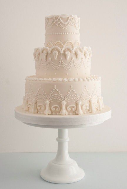a neutral lambeth wedding cake with plenty of sugar detailing is a stylish idea for a neutral wedding with a touch of retro