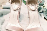 05 blush suede wedding shoes are classics for a wedding, they look stylish and can be worn afterwards, too