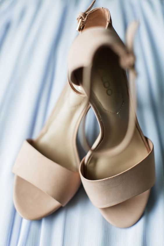 nude wedding shoes with ankle straps look minimalist and stylish and will fit most of bridal looks
