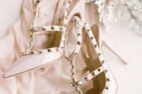 22 blush studded Valentino heels are a hot choice for any bride, they look very chic and very bold