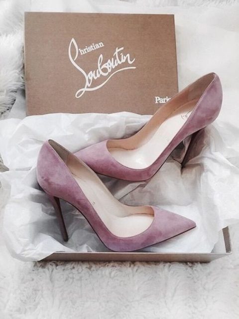chic mauve wedding shoes are a delicate colorful touch to your wedding look, they are subtle and cool