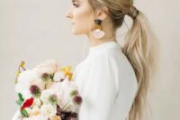 26 a usual messy ponytail with a texture, a volume on top is ideal for a modern or minimalist bride