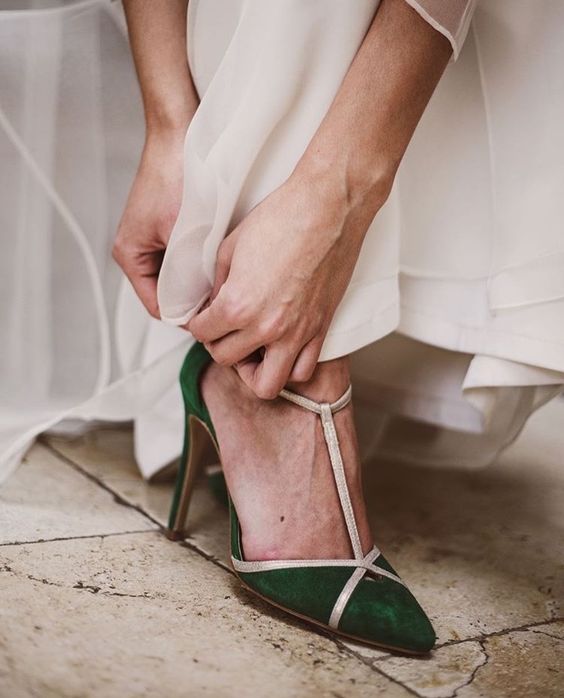 elegant and exquisite emerald green wedding shoes with gold straps are a chic idea with a vintage feel